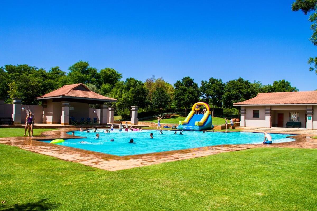 Woodlands Place - Pecanwood Hartbeespoort Exterior photo